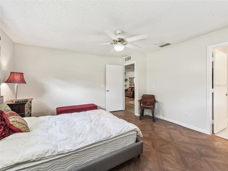 For Sale: $168,000 (2 beds, 2 baths, 1412 Square Feet)