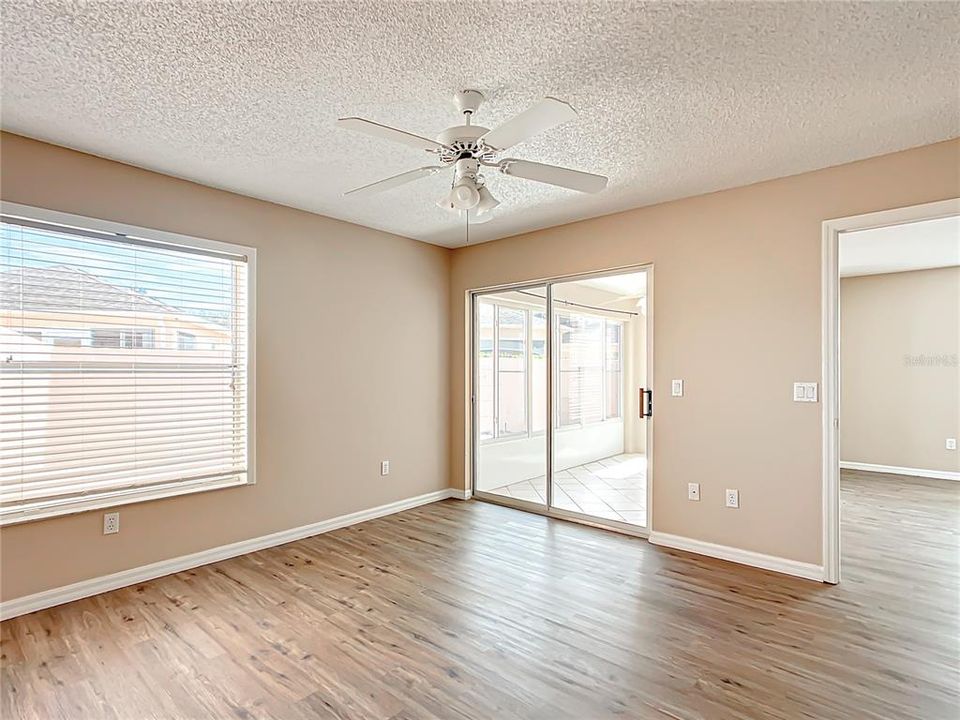 For Sale: $272,500 (2 beds, 2 baths, 1086 Square Feet)