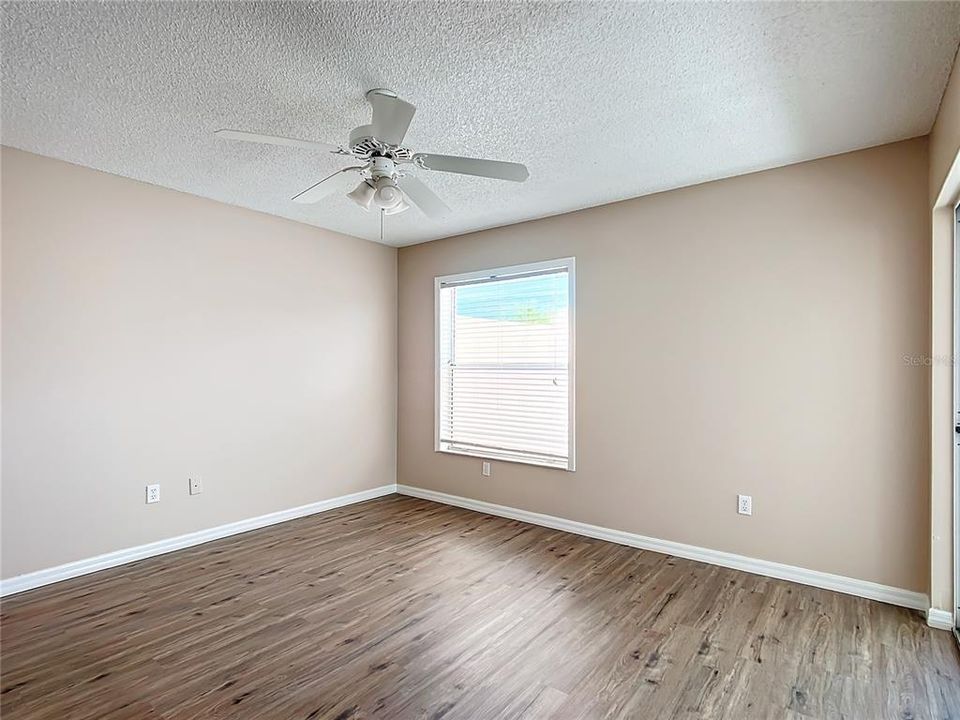 For Sale: $272,500 (2 beds, 2 baths, 1086 Square Feet)