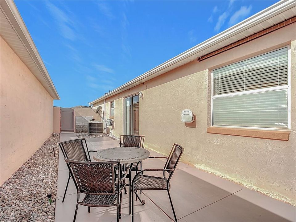 For Sale: $272,500 (2 beds, 2 baths, 1086 Square Feet)