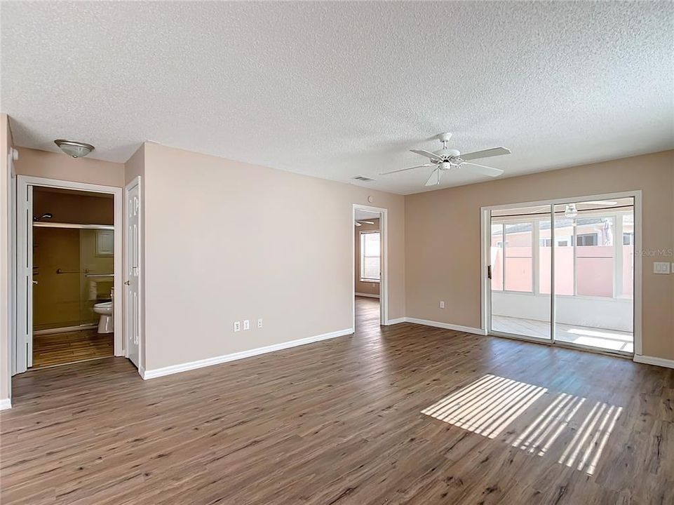 For Sale: $272,500 (2 beds, 2 baths, 1086 Square Feet)