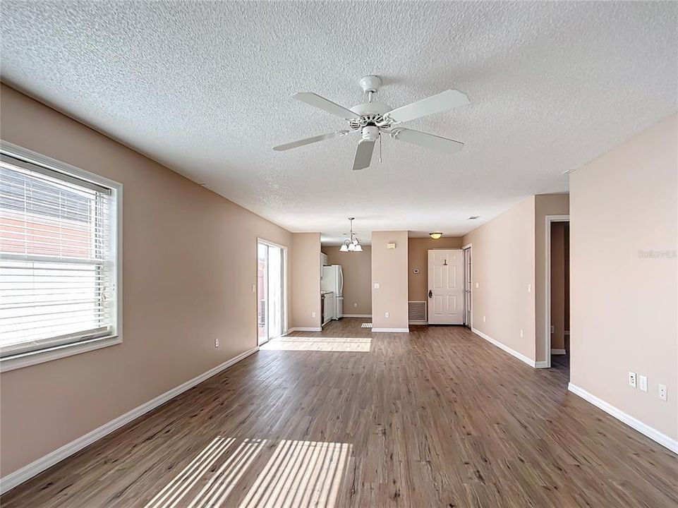 For Sale: $272,500 (2 beds, 2 baths, 1086 Square Feet)