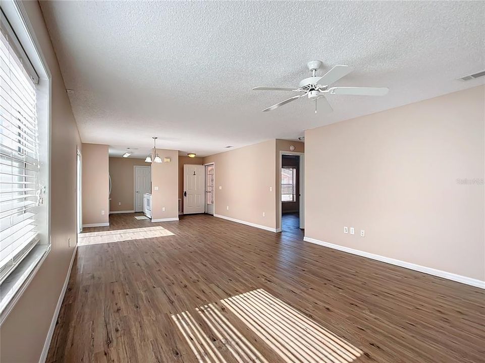 For Sale: $272,500 (2 beds, 2 baths, 1086 Square Feet)