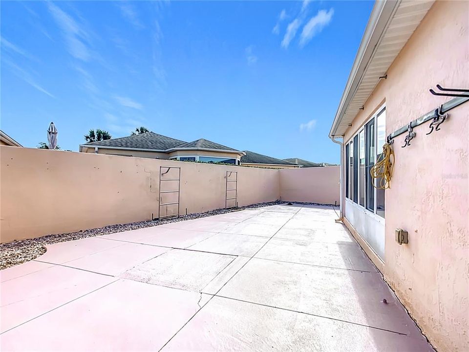 For Sale: $272,500 (2 beds, 2 baths, 1086 Square Feet)