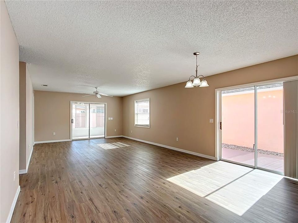 For Sale: $272,500 (2 beds, 2 baths, 1086 Square Feet)