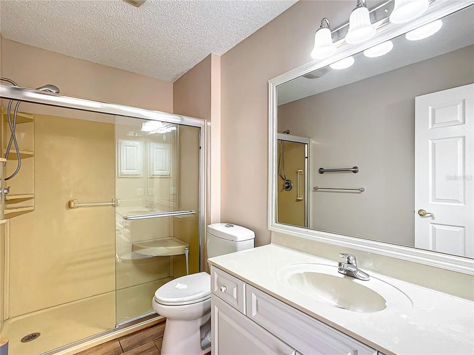 For Sale: $272,500 (2 beds, 2 baths, 1086 Square Feet)