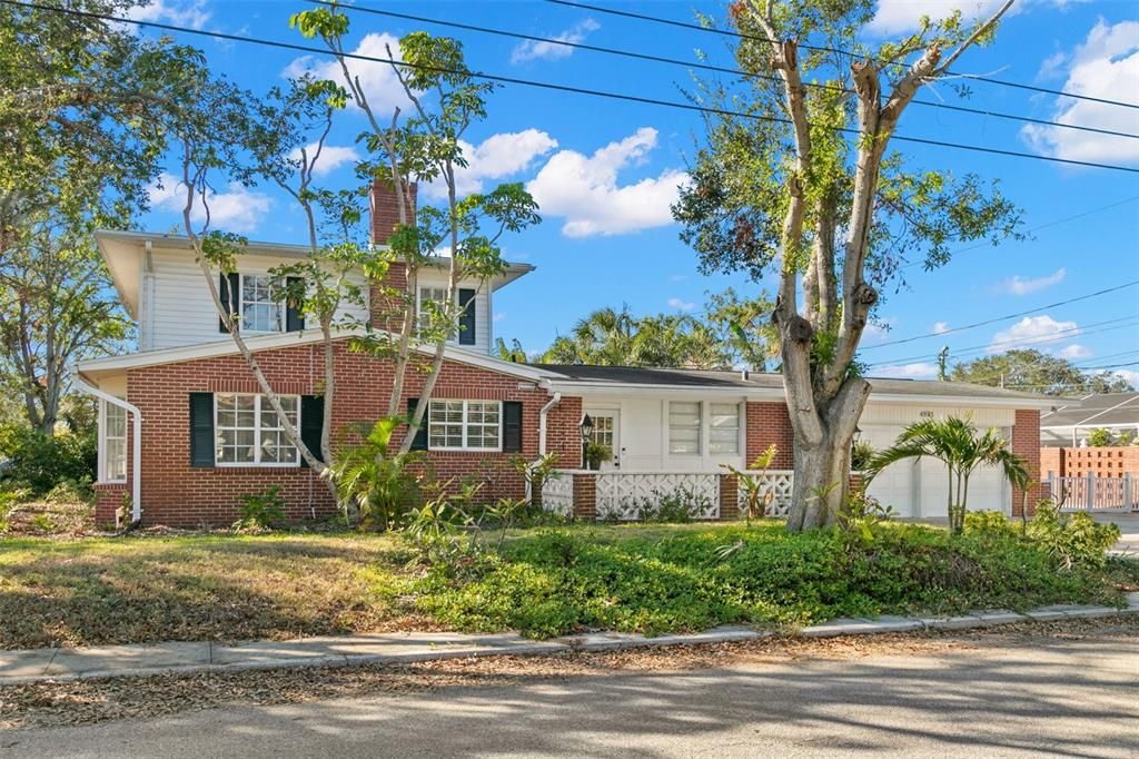 For Sale: $925,000 (4 beds, 2 baths, 3054 Square Feet)