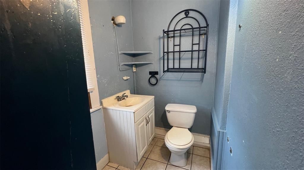 Unit C bathroom