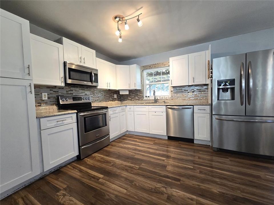 For Sale: $279,900 (3 beds, 2 baths, 1176 Square Feet)