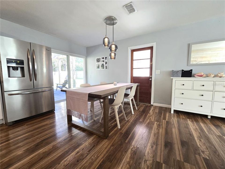 For Sale: $279,900 (3 beds, 2 baths, 1176 Square Feet)