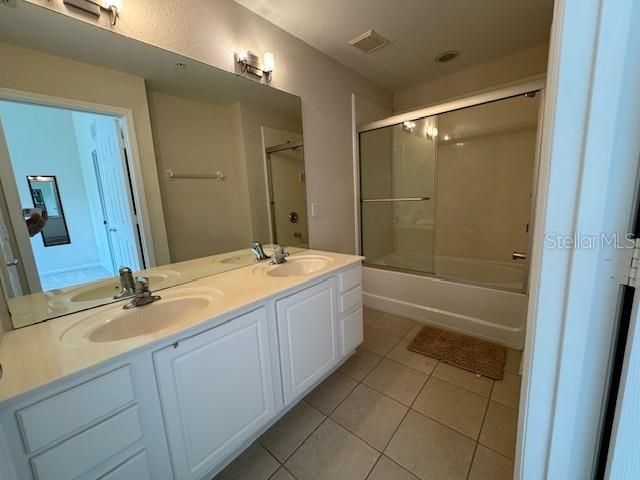 A private en-suite bathroom featuring dual sinks