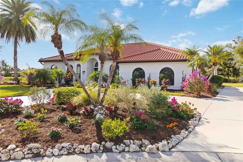 Circular driveway & side entry garage