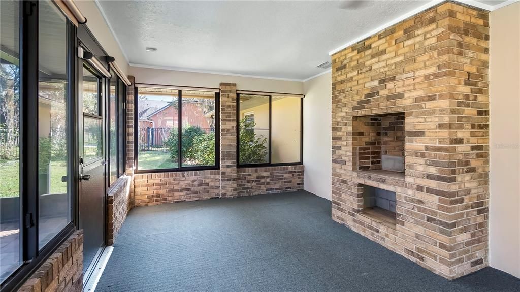 Enclosed sunroom under air