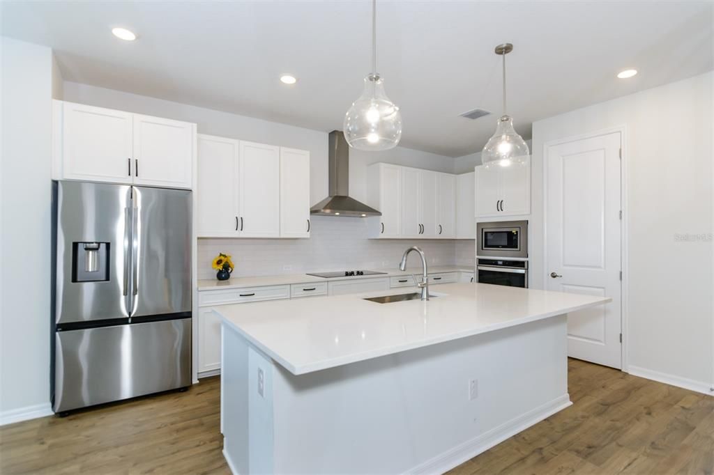 Active With Contract: $719,900 (4 beds, 2 baths, 2689 Square Feet)