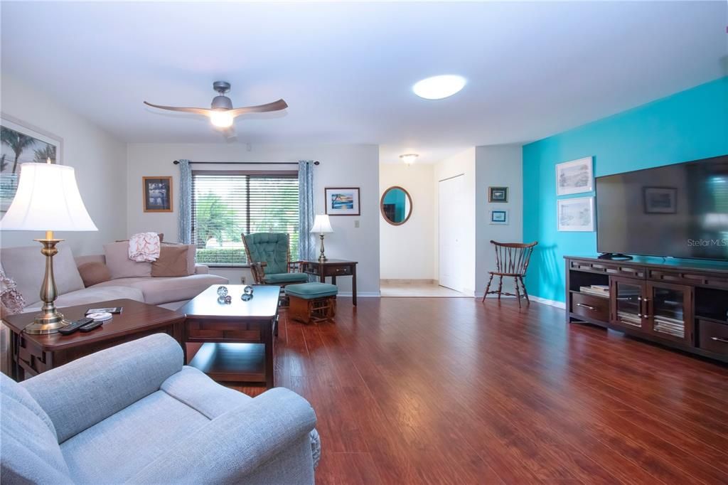 For Sale: $293,000 (2 beds, 2 baths, 1516 Square Feet)