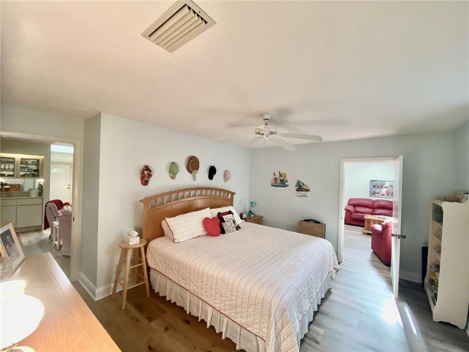 For Sale: $389,000 (3 beds, 3 baths, 2468 Square Feet)