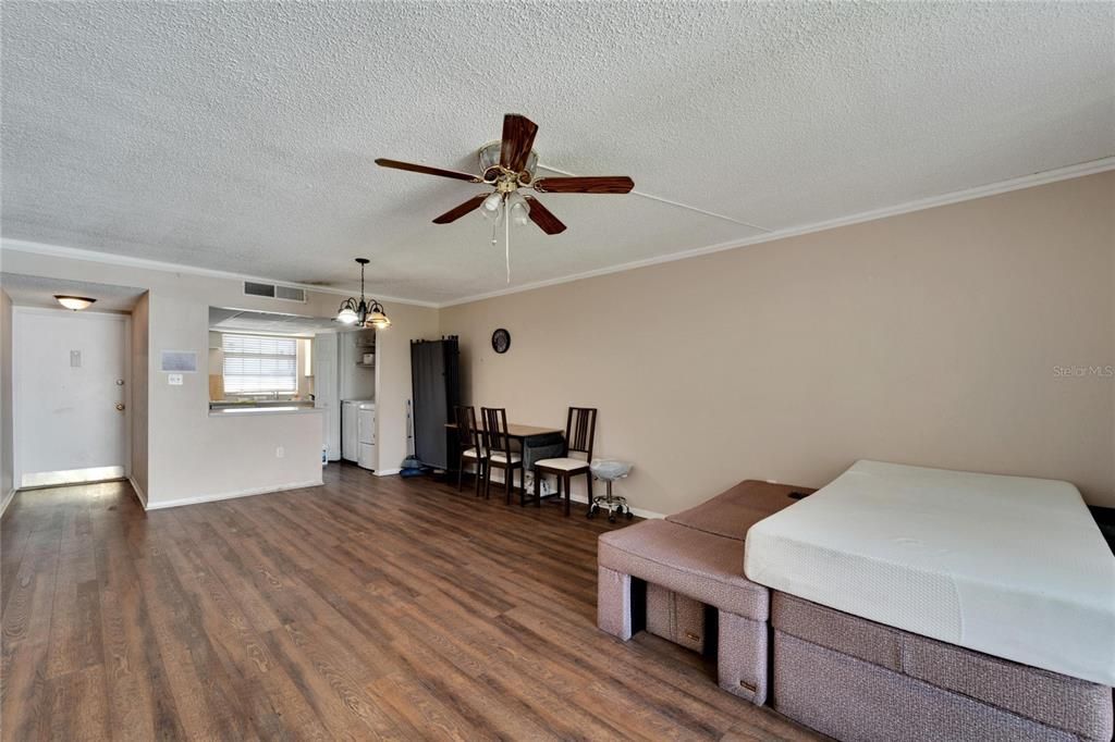 For Sale: $169,000 (2 beds, 1 baths, 1090 Square Feet)