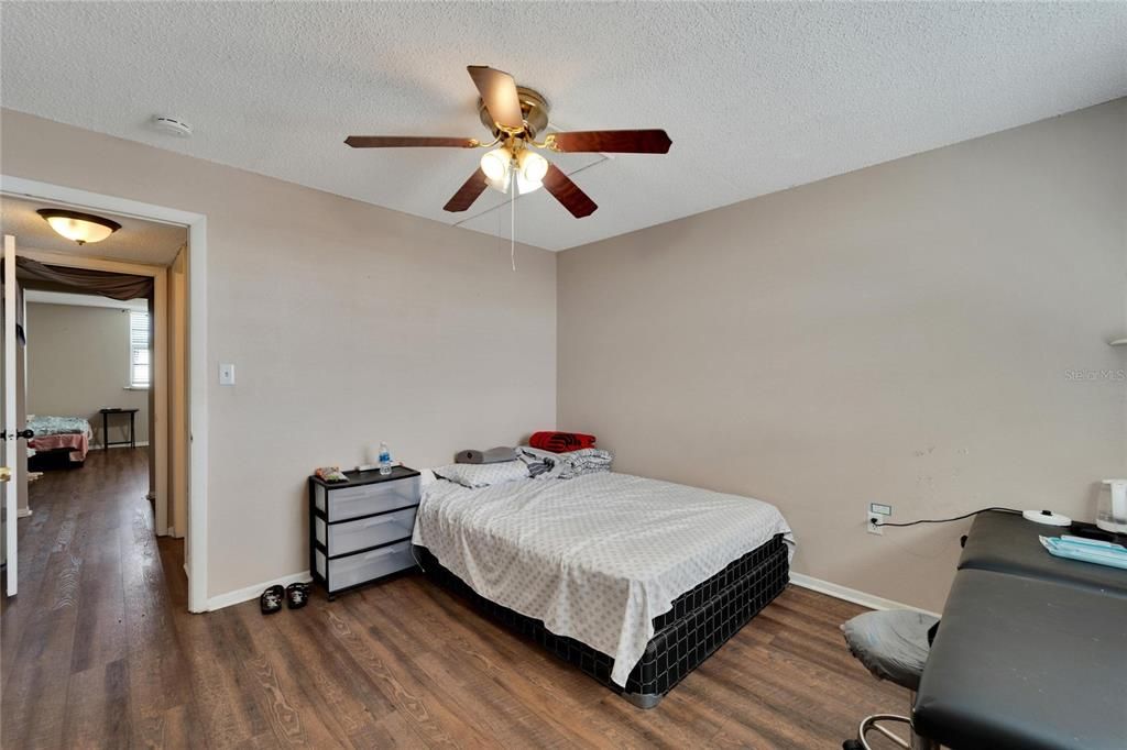 For Sale: $169,000 (2 beds, 1 baths, 1090 Square Feet)