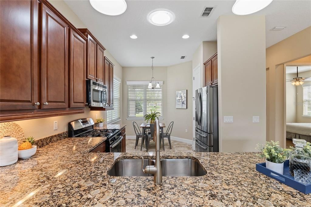 42" Cherry Kitchen cabinets w/ crown molding, under cabinet lighting & 8'x8' Dinette area