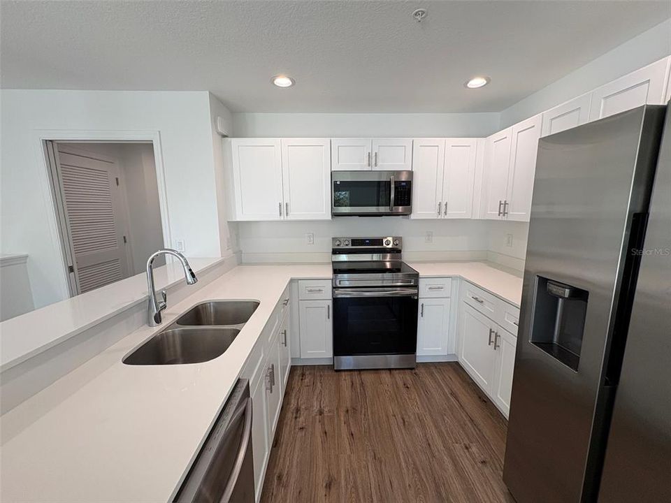 For Sale: $244,900 (2 beds, 2 baths, 1100 Square Feet)