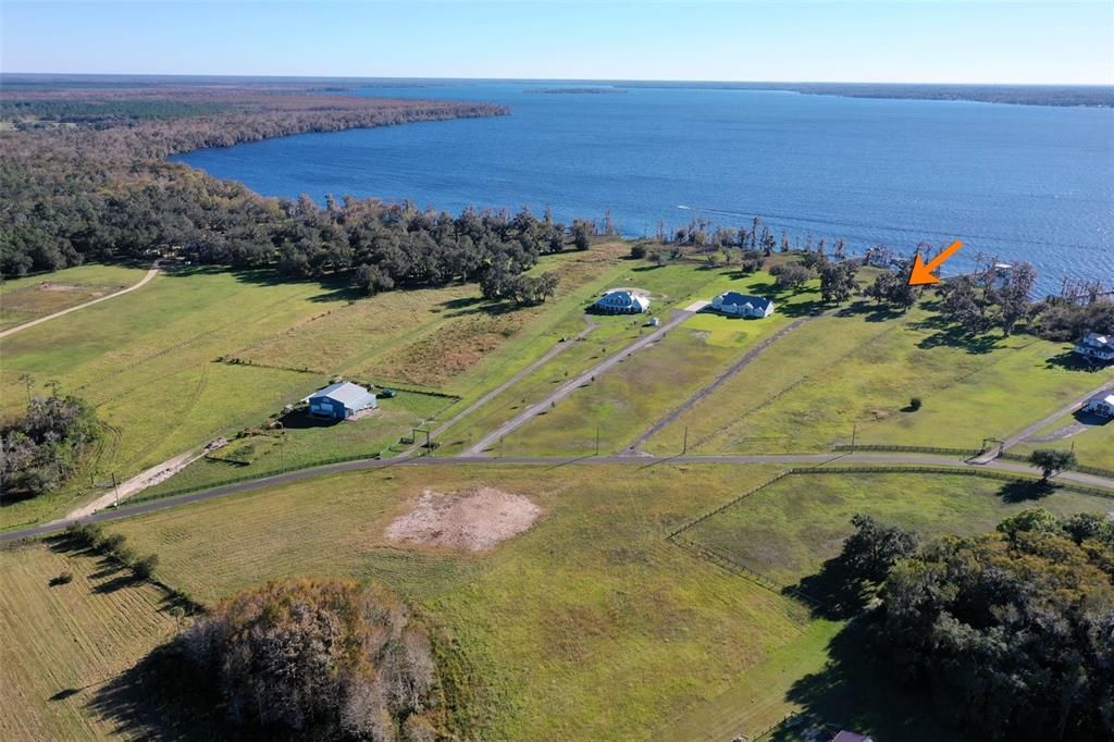 На продажу: $695,000 (6.66 acres)