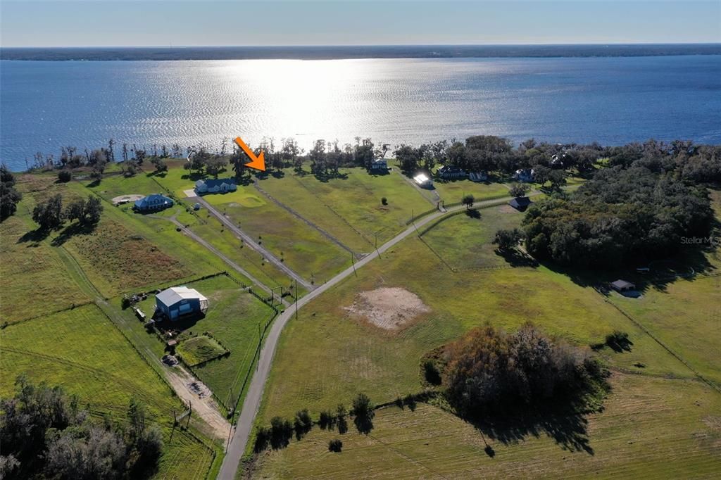 На продажу: $695,000 (6.66 acres)