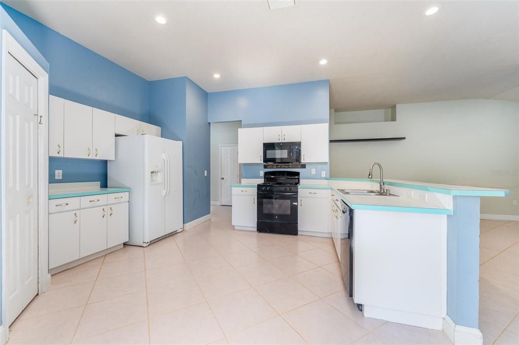 For Sale: $340,000 (3 beds, 2 baths, 1642 Square Feet)