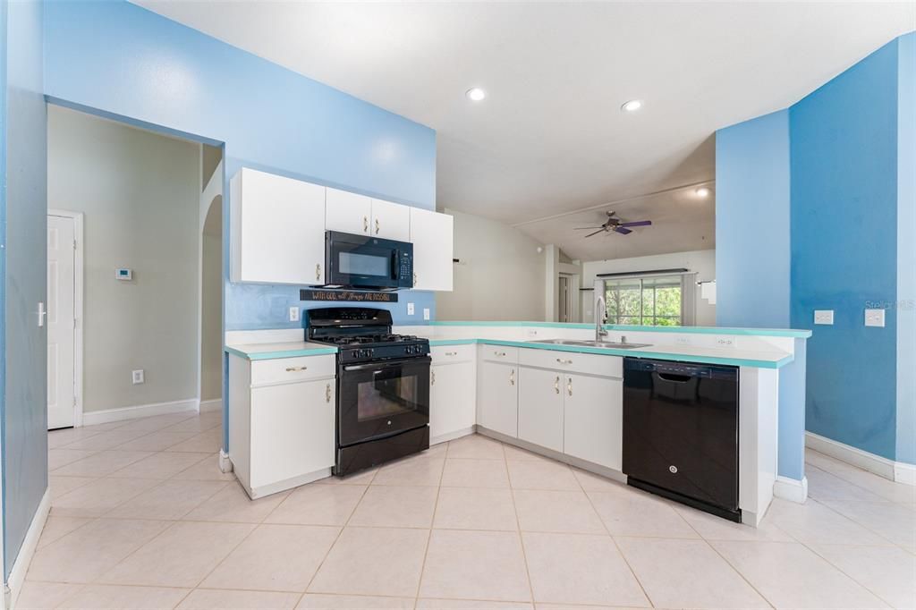 For Sale: $340,000 (3 beds, 2 baths, 1642 Square Feet)