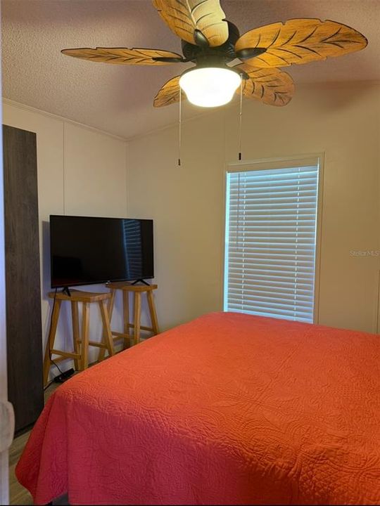 For Sale: $125,000 (1 beds, 1 baths, 736 Square Feet)