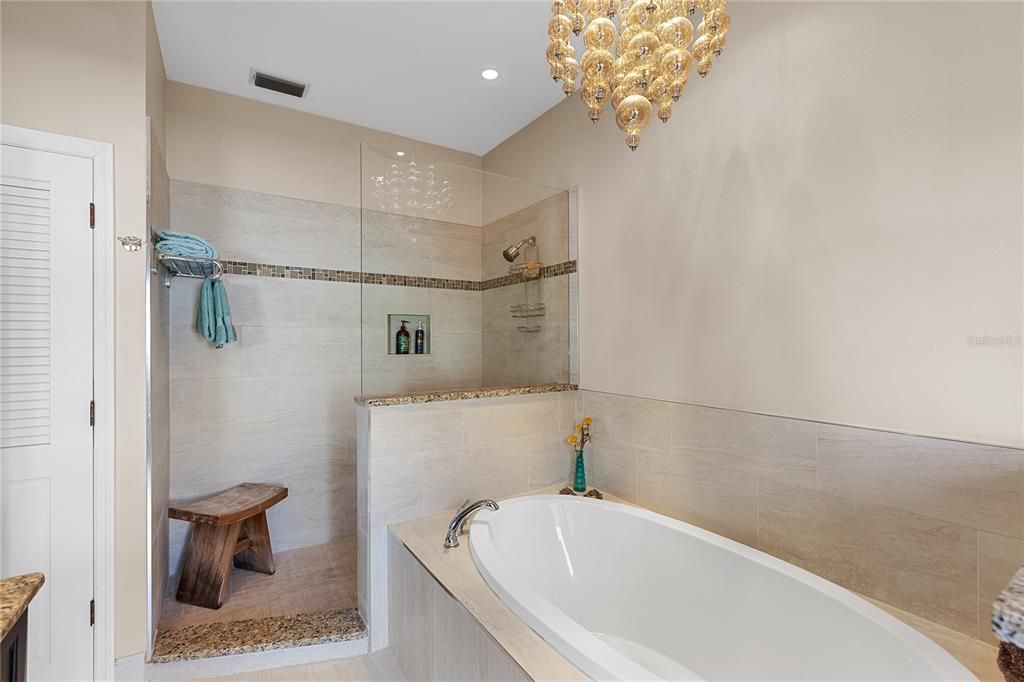 Main Bath with Soaking Tub