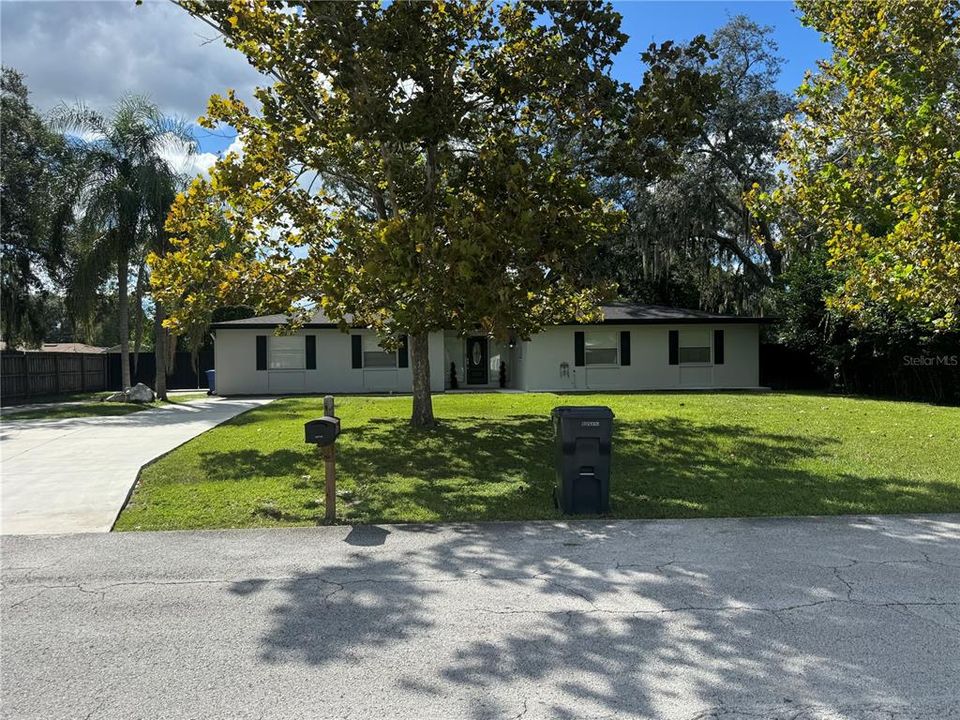 For Sale: $585,000 (3 beds, 2 baths, 1648 Square Feet)