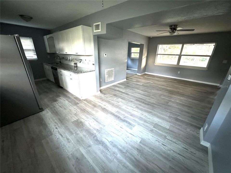 For Sale: $330,000 (3 beds, 2 baths, 1494 Square Feet)