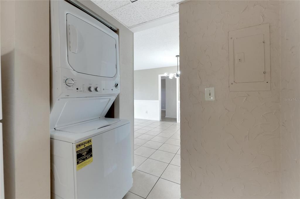 For Sale: $169,000 (2 beds, 1 baths, 925 Square Feet)