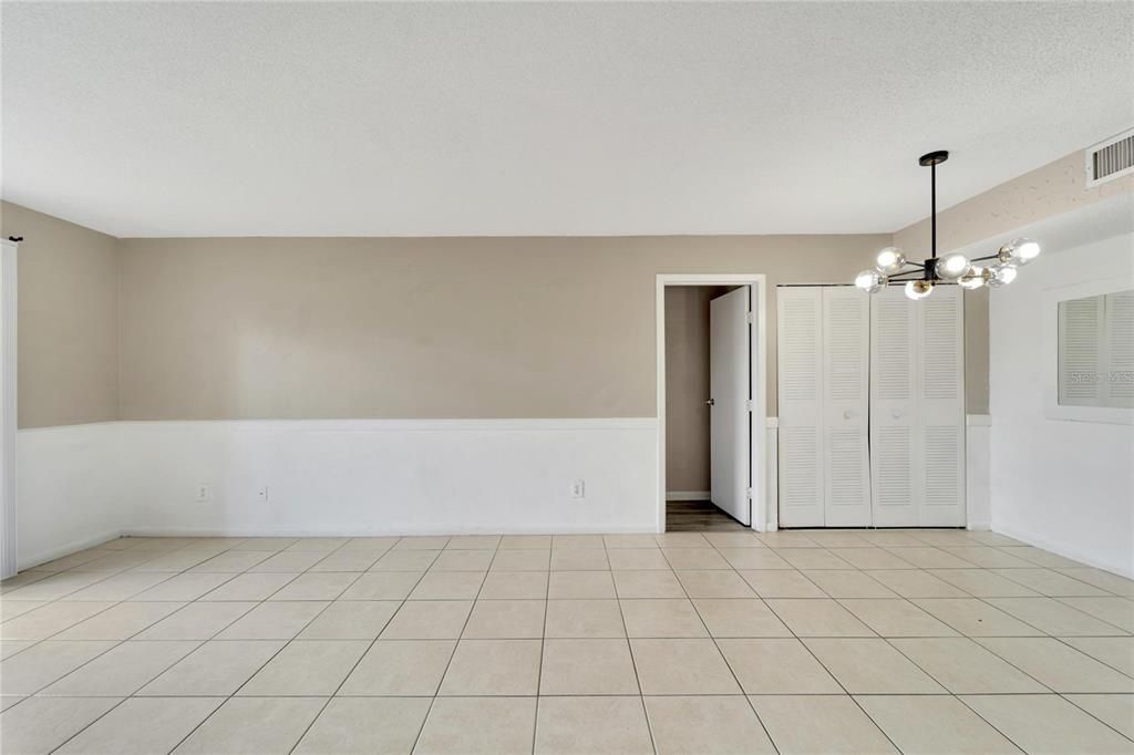 For Sale: $169,000 (2 beds, 1 baths, 925 Square Feet)