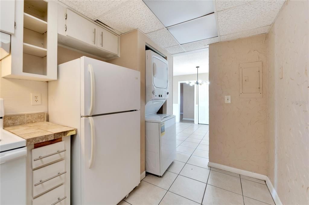 For Sale: $169,000 (2 beds, 1 baths, 925 Square Feet)