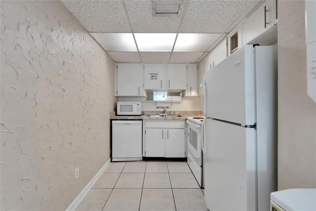 For Sale: $169,000 (2 beds, 1 baths, 925 Square Feet)