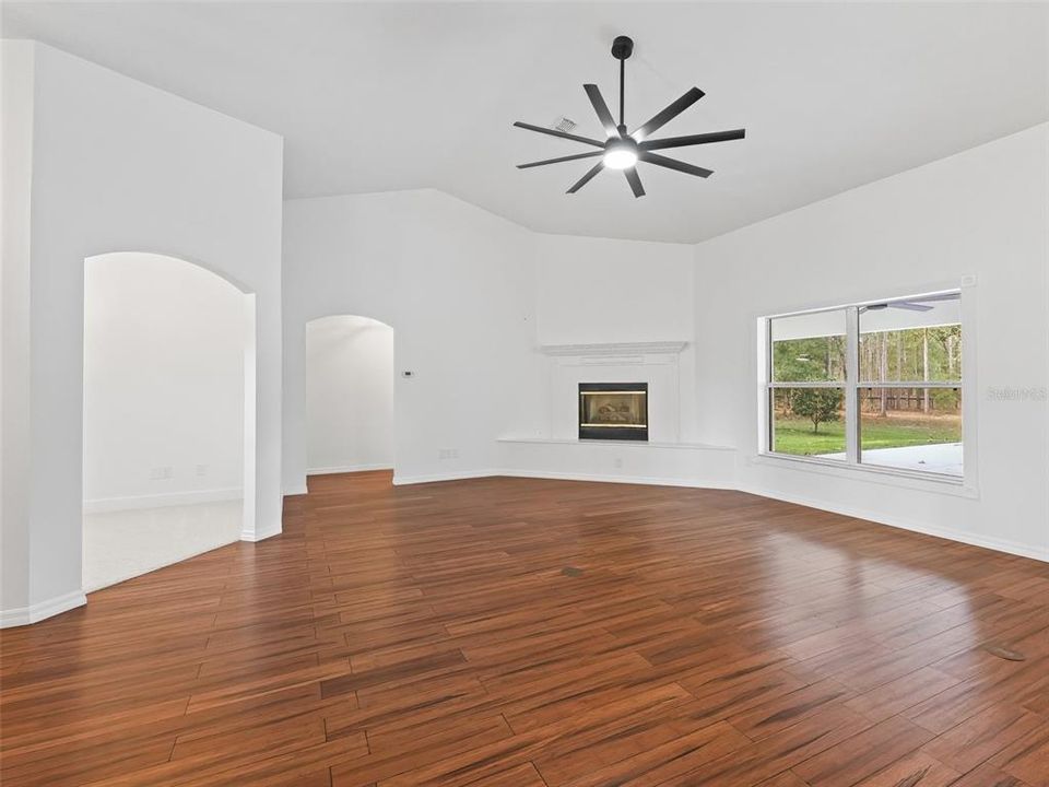 For Sale: $1,550,000 (3 beds, 2 baths, 2161 Square Feet)