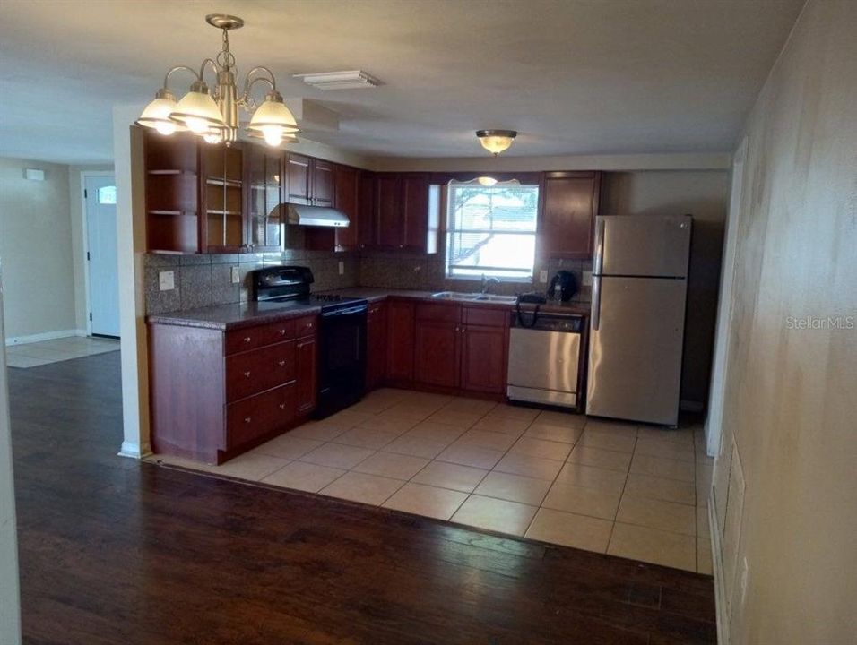 For Sale: $248,000 (2 beds, 2 baths, 1058 Square Feet)