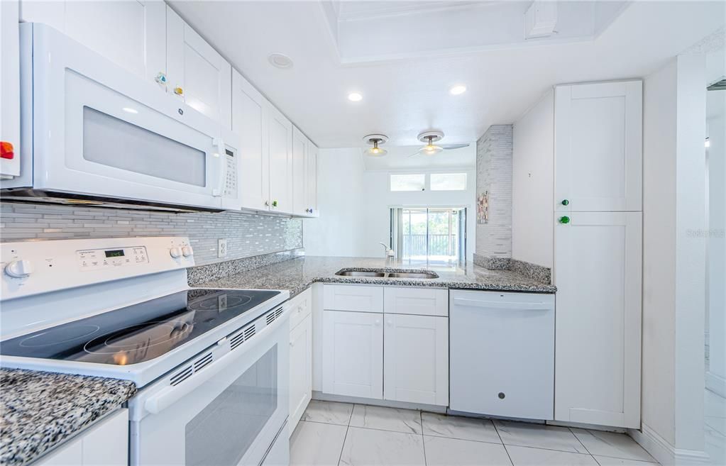 For Sale: $242,000 (2 beds, 2 baths, 888 Square Feet)