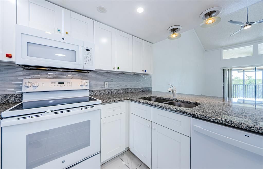 For Sale: $242,000 (2 beds, 2 baths, 888 Square Feet)