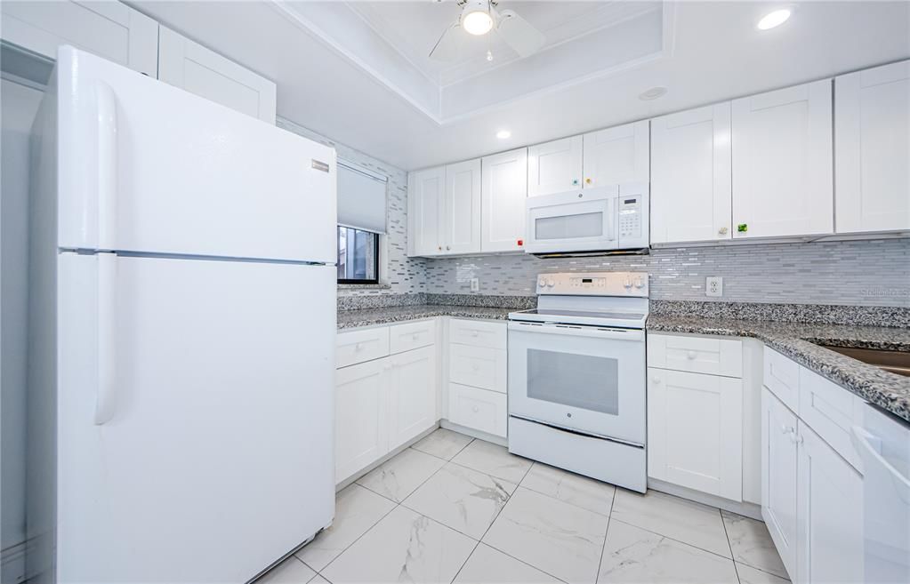 For Sale: $242,000 (2 beds, 2 baths, 888 Square Feet)