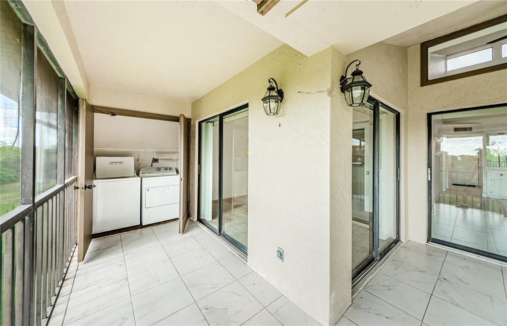 For Sale: $242,000 (2 beds, 2 baths, 888 Square Feet)