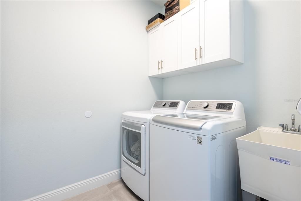 Washer/Dryer room with Utility sink