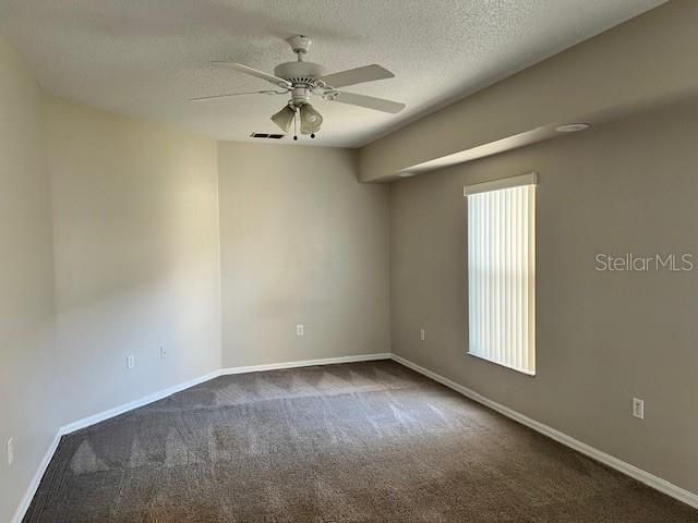 For Rent: $2,000 (4 beds, 2 baths, 1907 Square Feet)