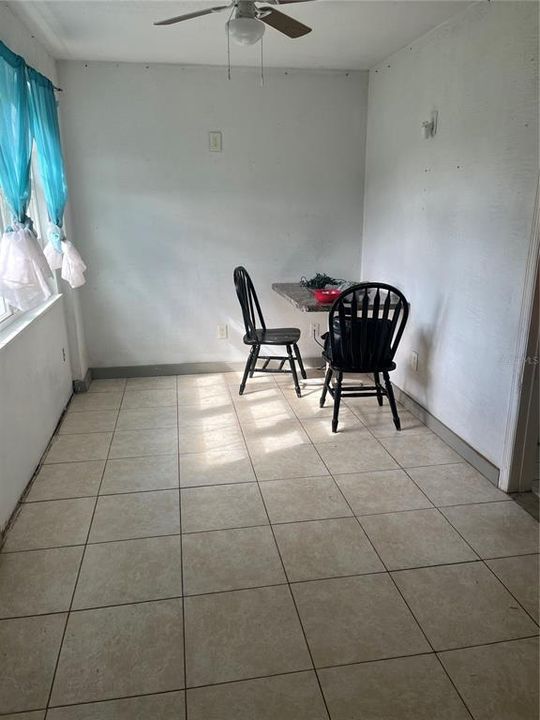 For Rent: $1,200 (1 beds, 1 baths, 400 Square Feet)