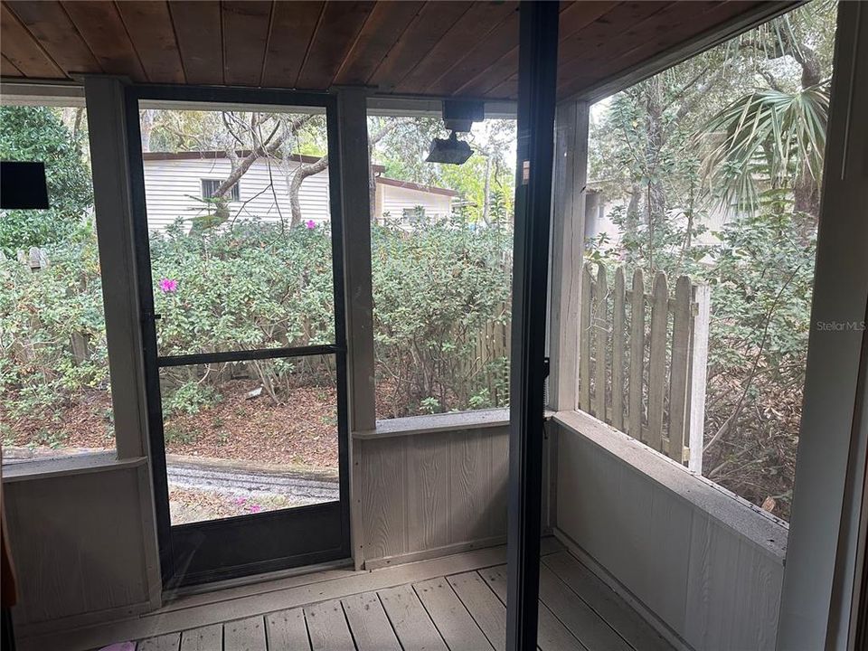 screened rear patio off bonus room