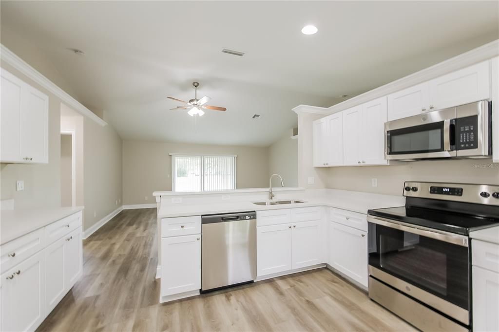 For Rent: $2,120 (3 beds, 2 baths, 1352 Square Feet)