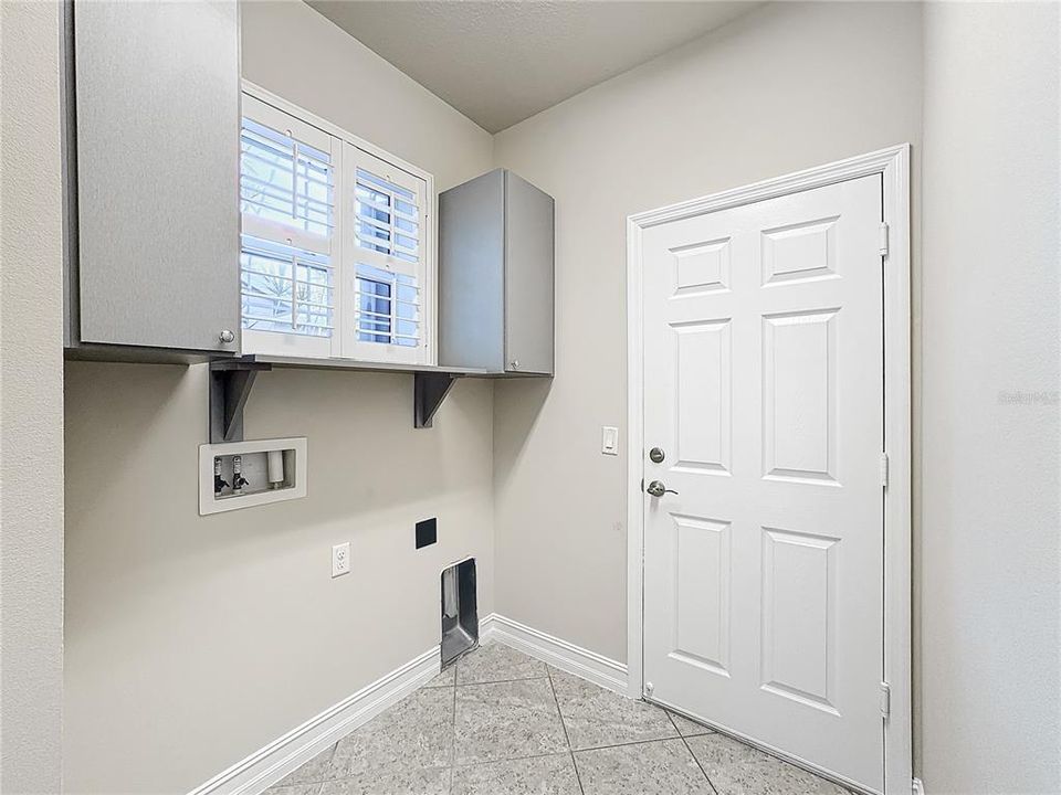 For Sale: $298,000 (2 beds, 2 baths, 1321 Square Feet)