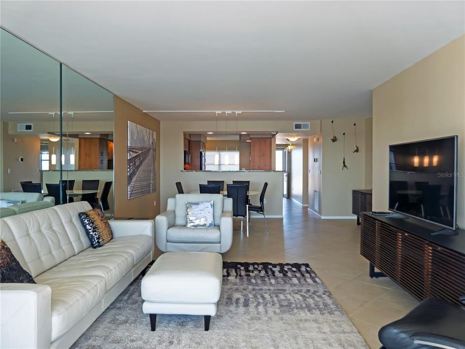 For Sale: $659,000 (2 beds, 2 baths, 1255 Square Feet)