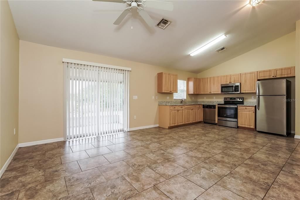 For Rent: $1,775 (4 beds, 2 baths, 1288 Square Feet)